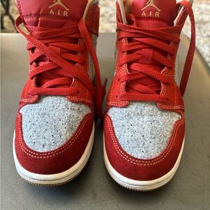 Air Jordan 1 Mid SE (GS) 4.5Y